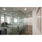 divisória de vidro temperado escritório Bauru